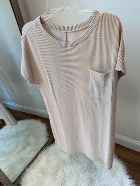 Ribbed Short-Sleeve Pocket Dress in Light Beige